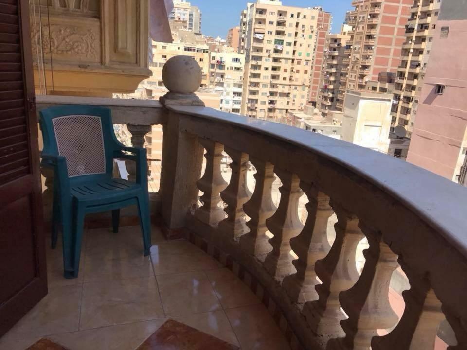 Cozy New 2 Bd Amazing Beach View Next To Hilton Hotel Family Only !العائلات فقط Alexandrie Exteriér fotografie